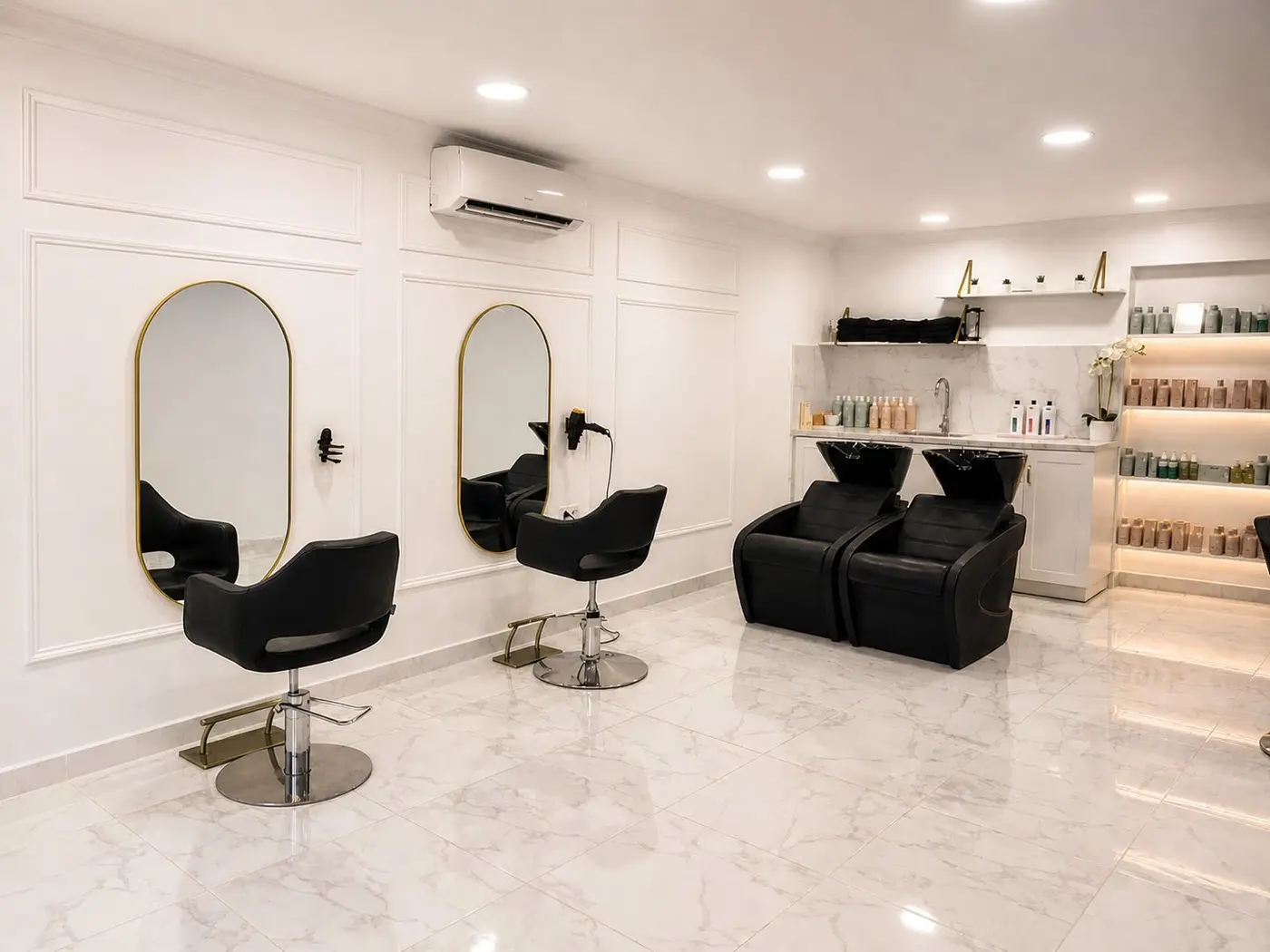 Salon Maison Montesson Bezons — 2 postes de coiffage et bacs shampooing, lumière chaude